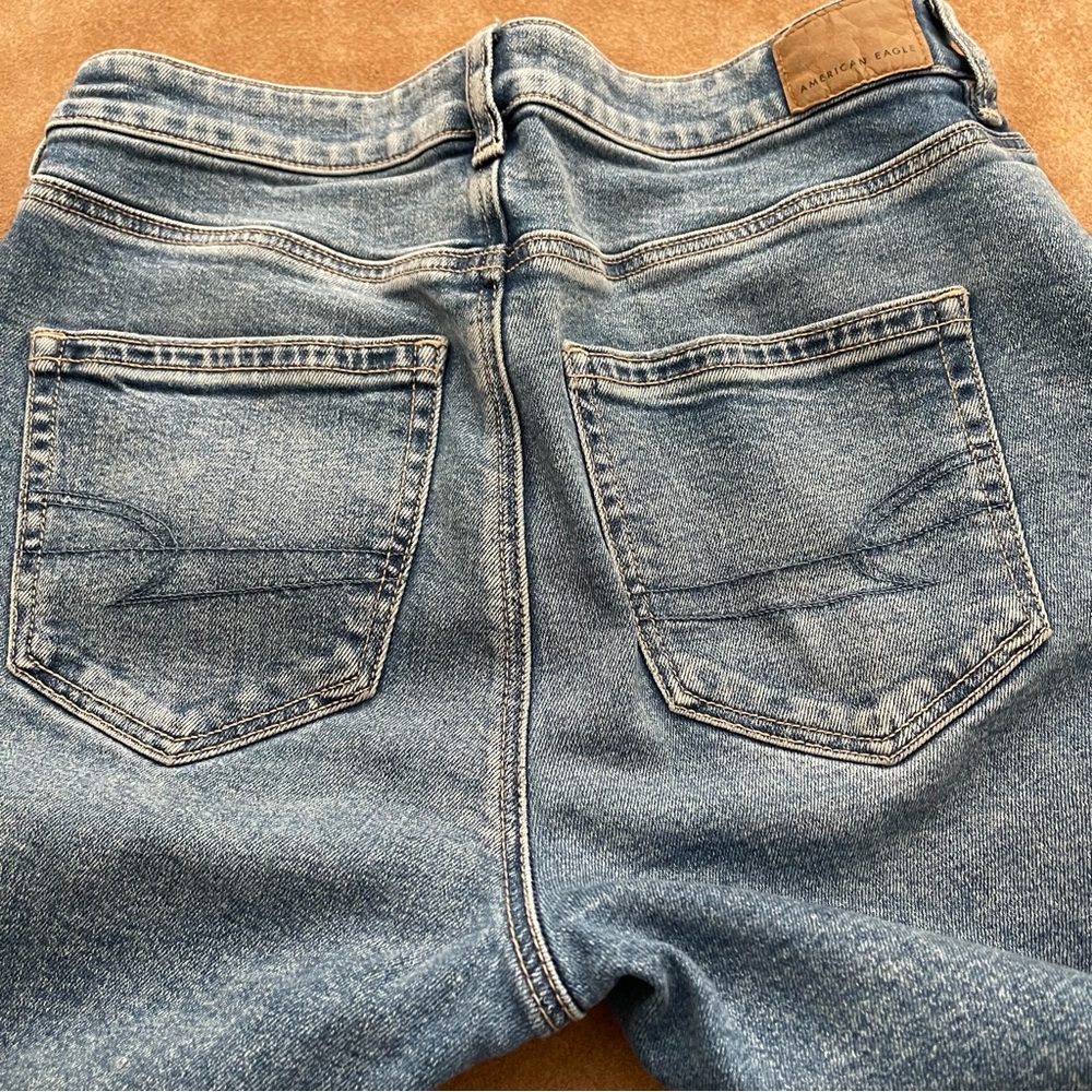 American Eagle Otfitters Strigid Ripped Distressed Mom Jean Size 4 - Picture 6 of 16
